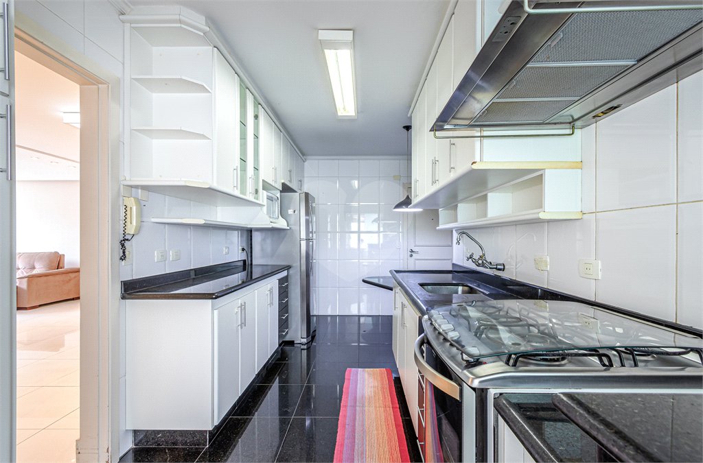 Apartamento à venda com 3 quartos, sendo 1 suíte, em Itaim Bibi, São Paulo, SP
