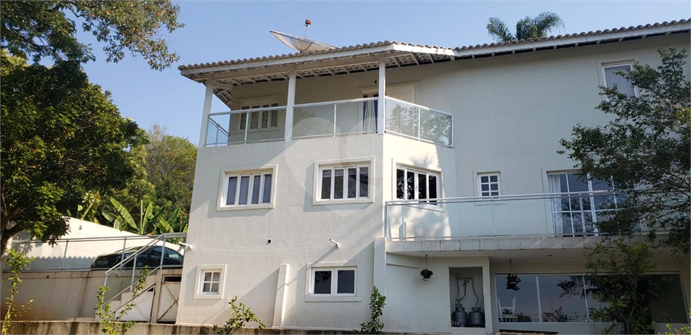 Casa à venda com 4 suítes em Pirucaia, Mairiporã, SP