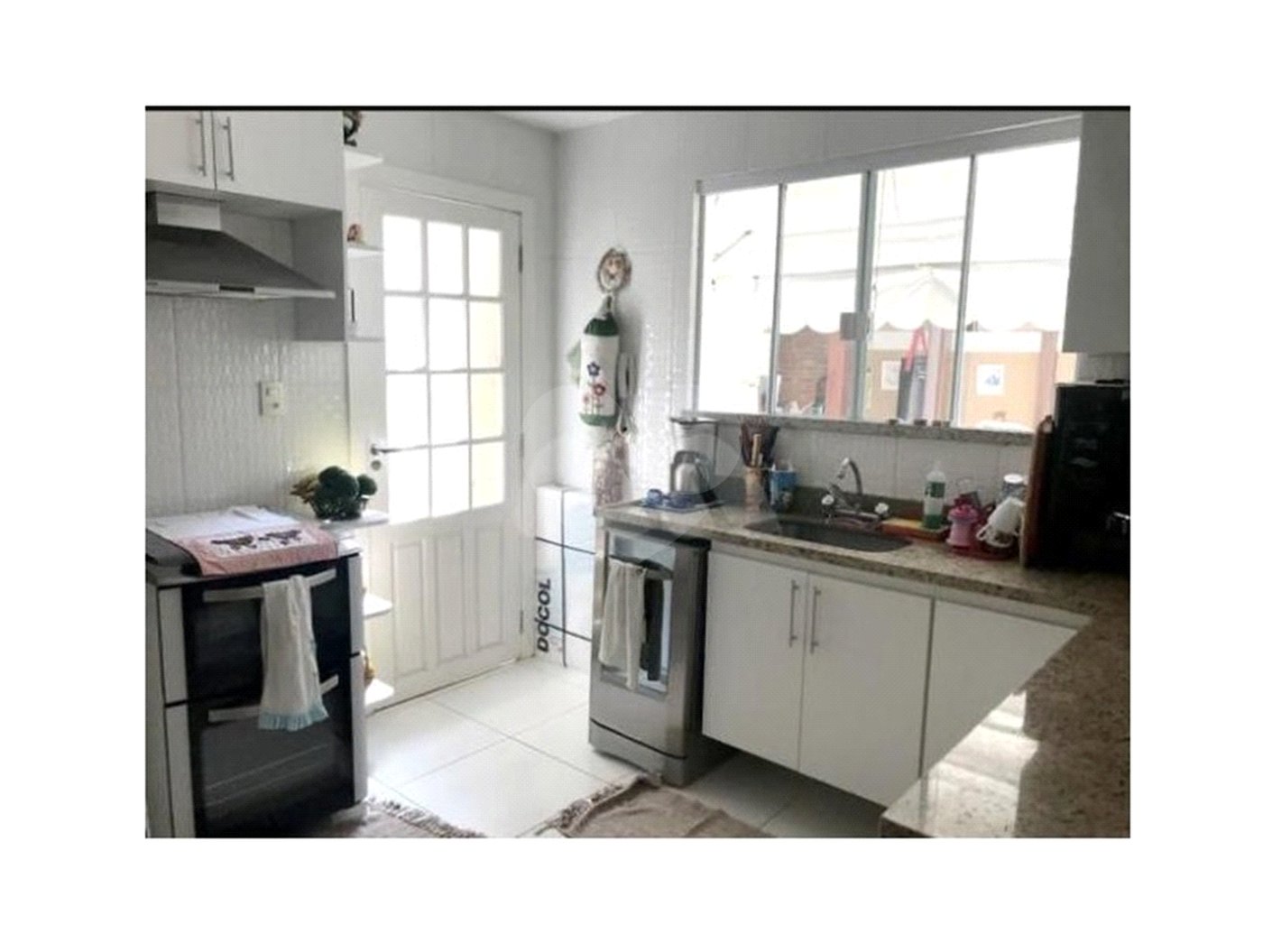 Casa à venda com 4 quartos, sendo 3 suítes, no condomínio Morada da Serra Residencial, Rio de Janeiro - RJ