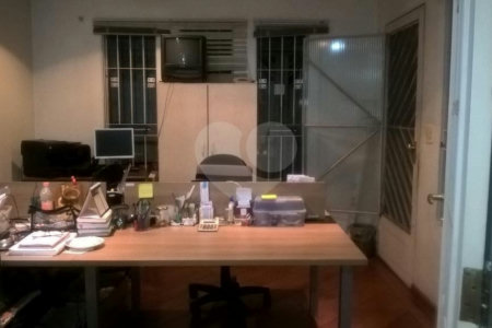 Sobrado à venda com 4 quartos, sendo 1 suíte, em Campo Belo, São Paulo, SP