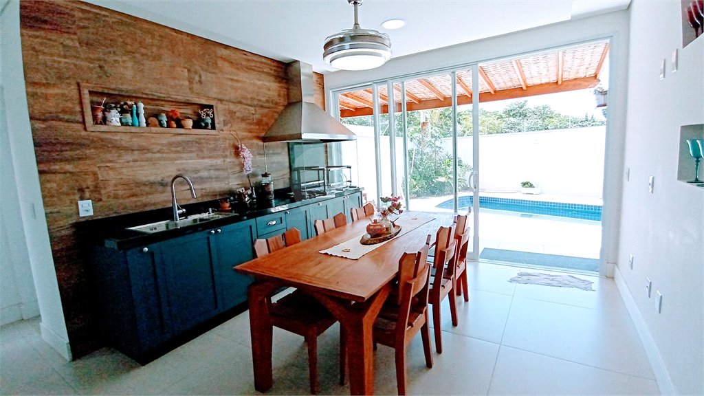 Casa à venda com 3 suítes no condomínio Vila do Sol, Valinhos - SP