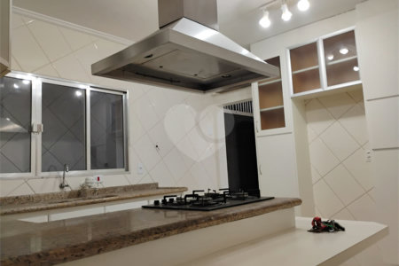 Sobrado à venda com 3 quartos, sendo 1 suíte, em Vila Paulista, São Paulo, SP