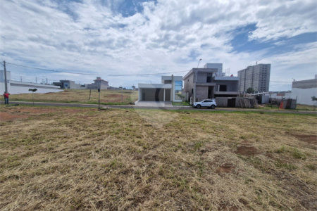 Terreno à Venda no Condomínio Monte das Araucárias