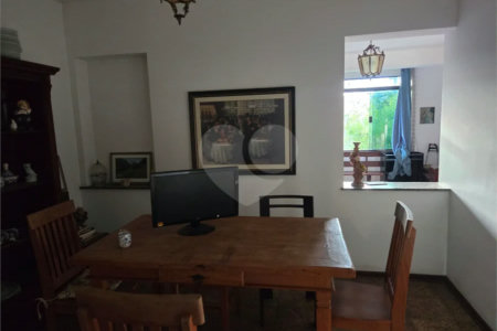 Casa à Venda com 5 quartos em Atibaia/SP