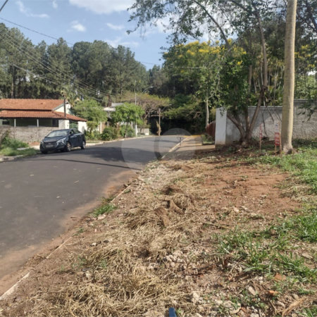 Terreno á venda no Residencial Sambambaia