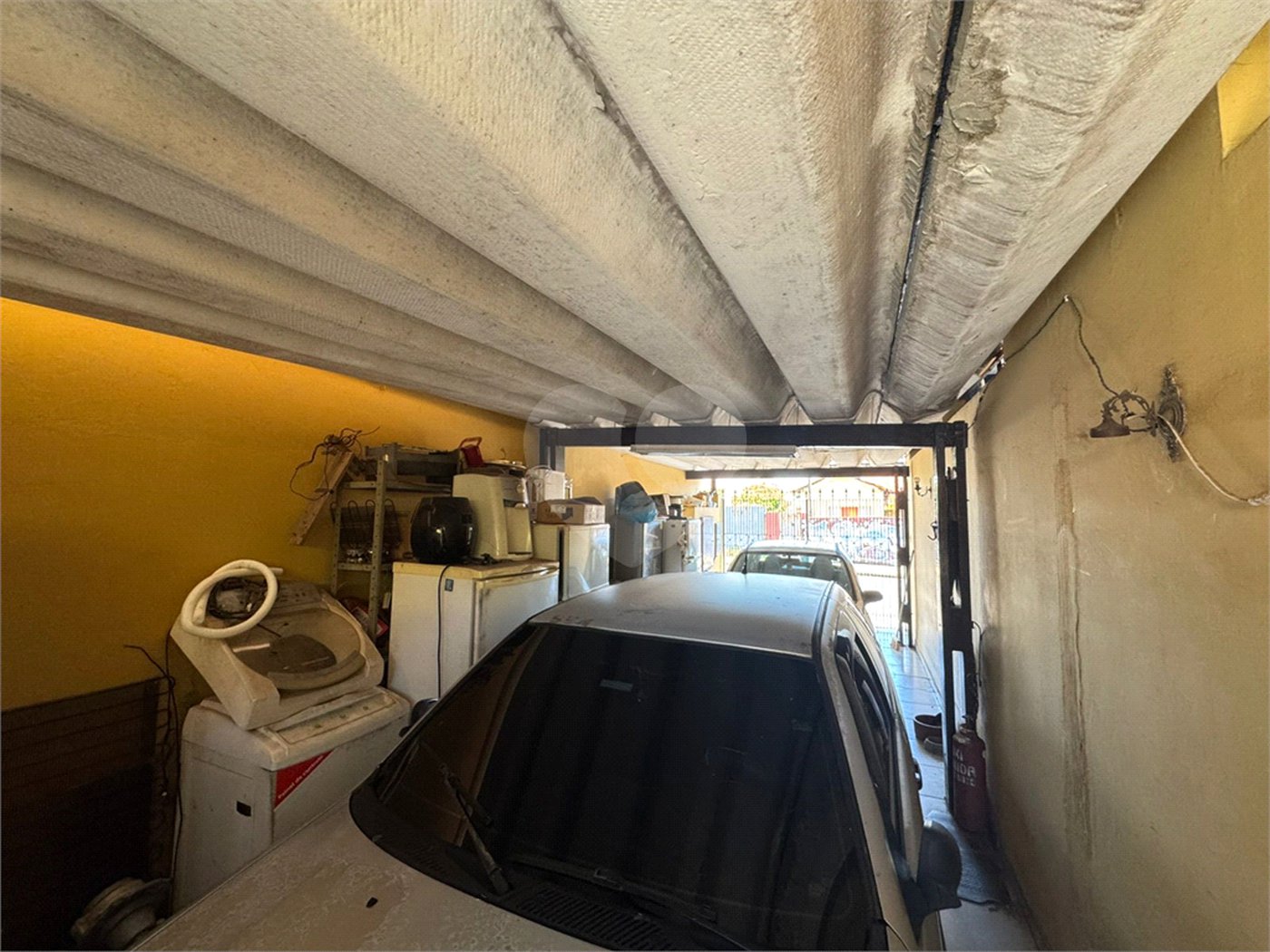 Casa com salão comercial, á venda, em São Carlos-SP.