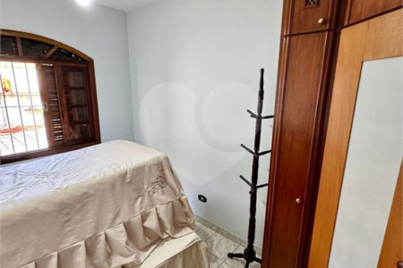 Sobrado à venda com 4 quartos, sendo 1 suíte,  em Vila Cleonice, São Paulo, SP