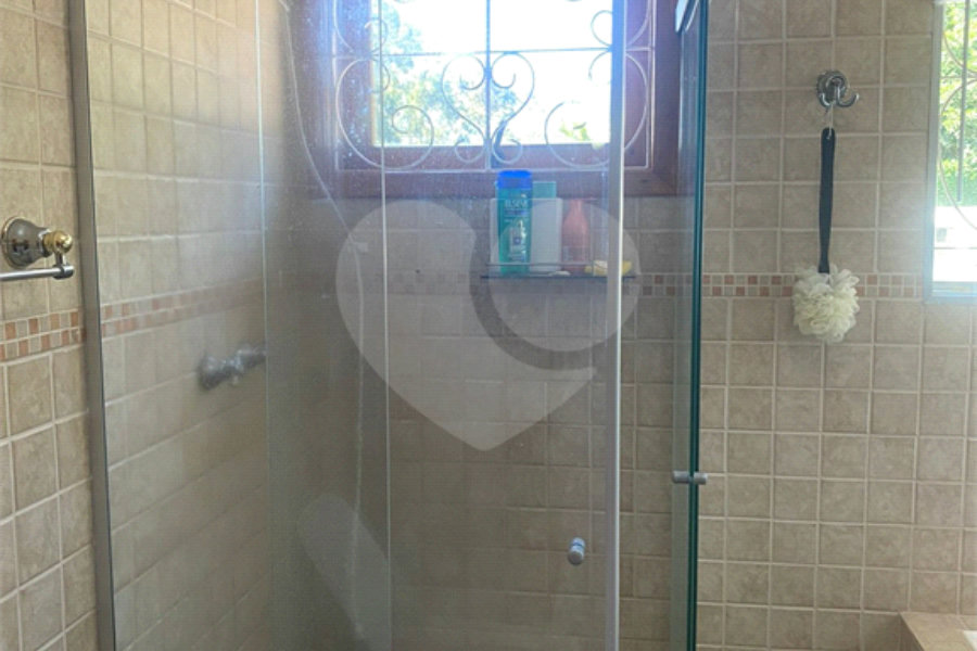 Casa à venda com 5 quartos, sendo 4 suítes, no condomínio Lago do Imperador, Mairiporã - SP