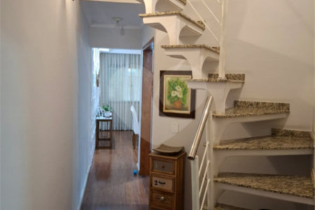 Casa à venda com 2 suítes em Vila Figueira, Suzano, SP