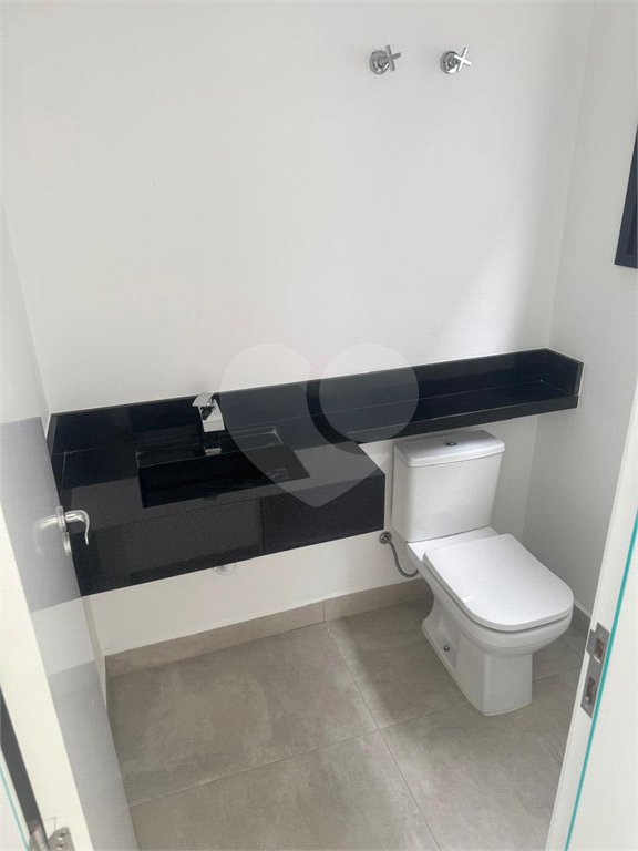 Casa à venda com 4 suítes no condomínio Figueira Garden, Atibaia - SP