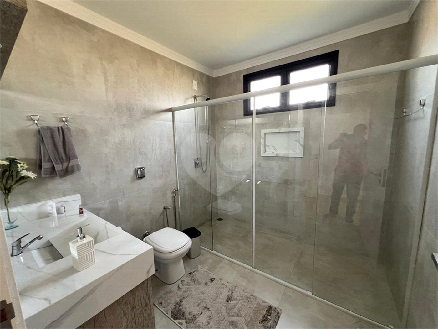 Casa à venda com 5 quartos, sendo 4 suítes, no condomínio Terras de Mont Serrat, Salto - SP