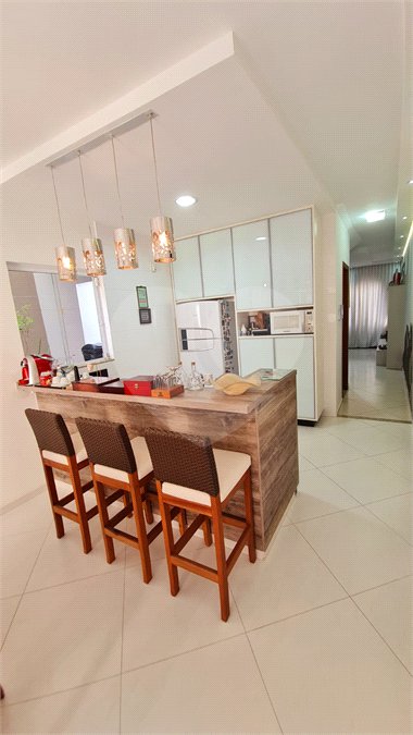 Sobrado à venda com 3 quartos, sendo 1 suíte,  em Jardim Leocádia, Sorocaba, SP