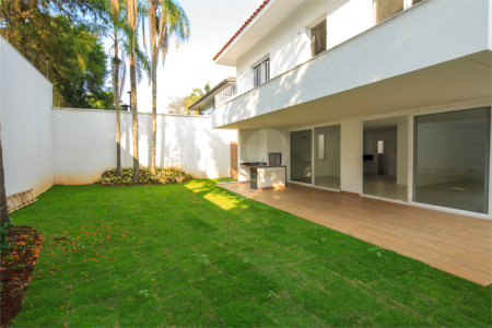Casa à venda com 5 quartos, sendo 4 suítes, em Jardim Marajoara, São Paulo, SP
