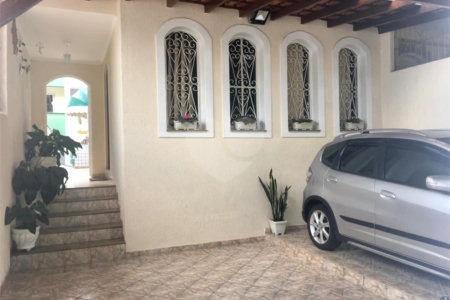 Sobrado à venda com 3 quartos em Vila Galvão, Guarulhos, SP