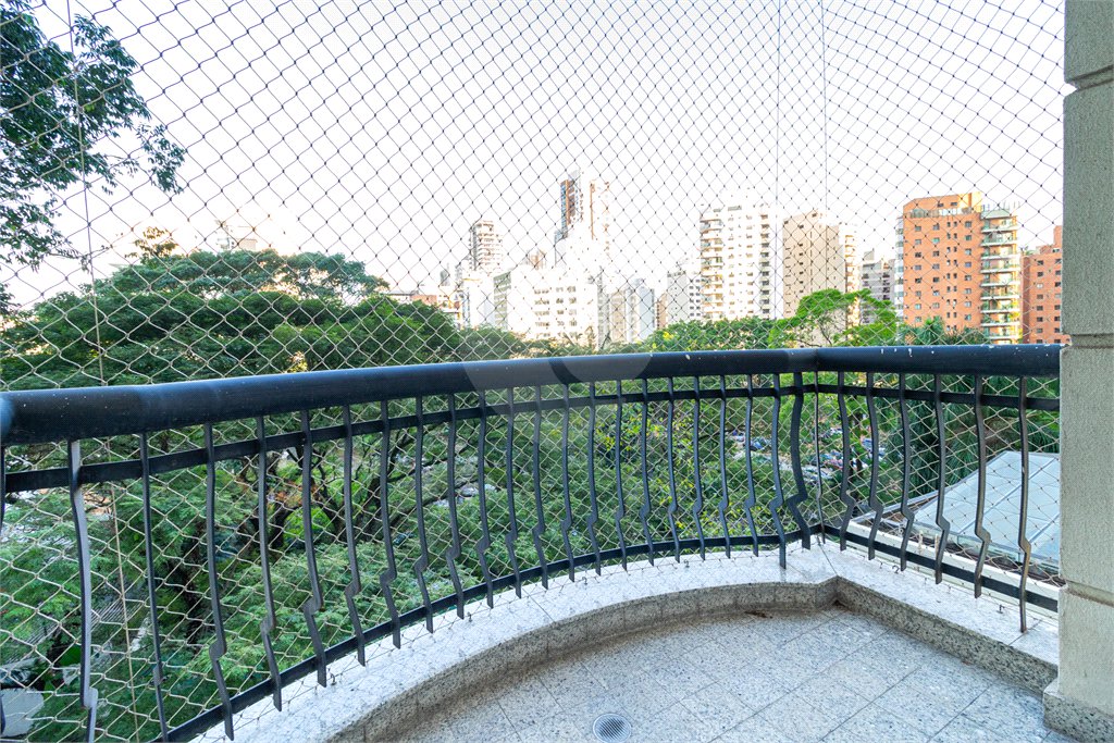 Apartamento à venda com 5 suítes em Moema, São Paulo, SP