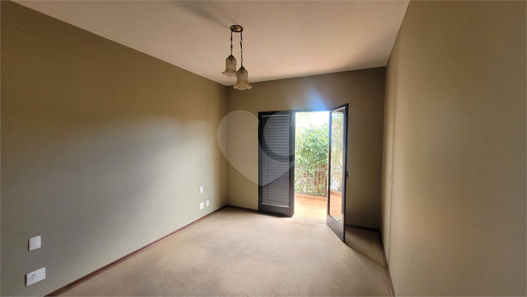 Casa à Venda . Aceita Permuta por Apto. ou Casa ,em Condomínio na Cidade São Paulo ou Bauru.