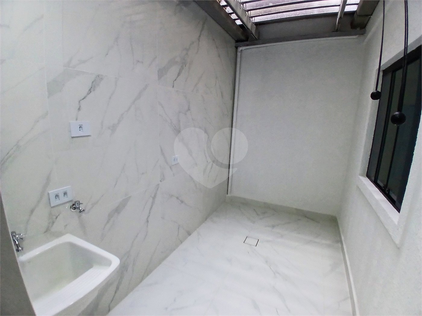 Casa à venda com 3 quartos, sendo 1 suíte,  no condomínio Res Saint Honoré, São Paulo - SP