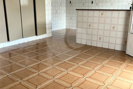 Sobrado à venda com 3 quartos, sendo 1 suíte, em Vila Vitório Mazzei, São Paulo, SP