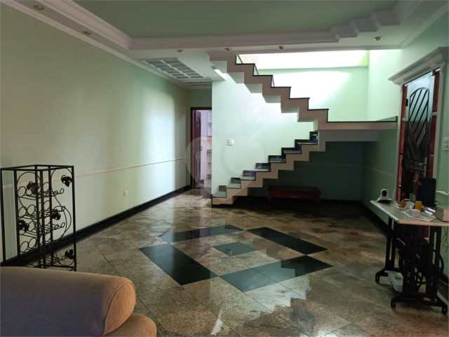 Sobrado à venda com 3 quartos, sendo 1 suíte,  em Vila Paiva, São Paulo, SP