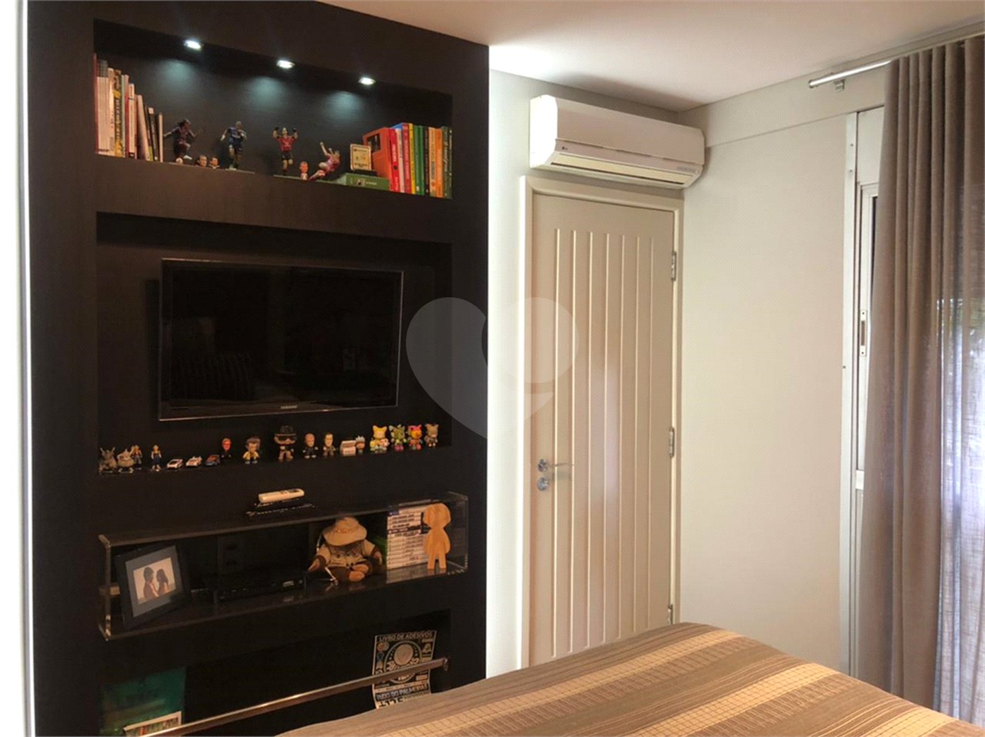 Apartamento à venda com 4 quartos, sendo 3 suítes, em Alto da Boa Vista, São Paulo, SP