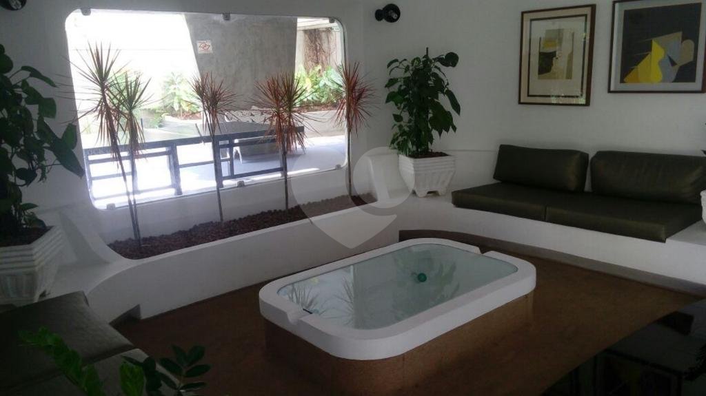 Apartamento à venda com 3 quartos, sendo 1 suíte,  em Campo Belo, São Paulo, SP