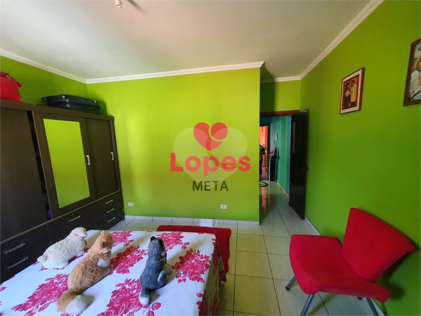 Sobrado à venda com 4 quartos, sendo 1 suíte,  em Jardim Rodolfo, São José dos Campos, SP