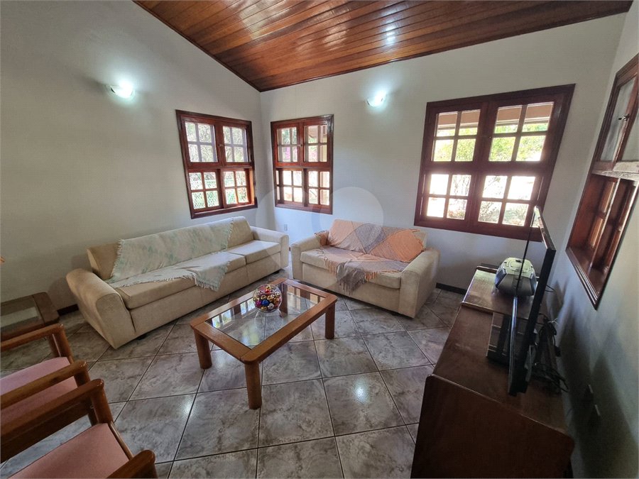 Casa à venda com 4 quartos, sendo 2 suítes, em Bosque, Vinhedo, SP