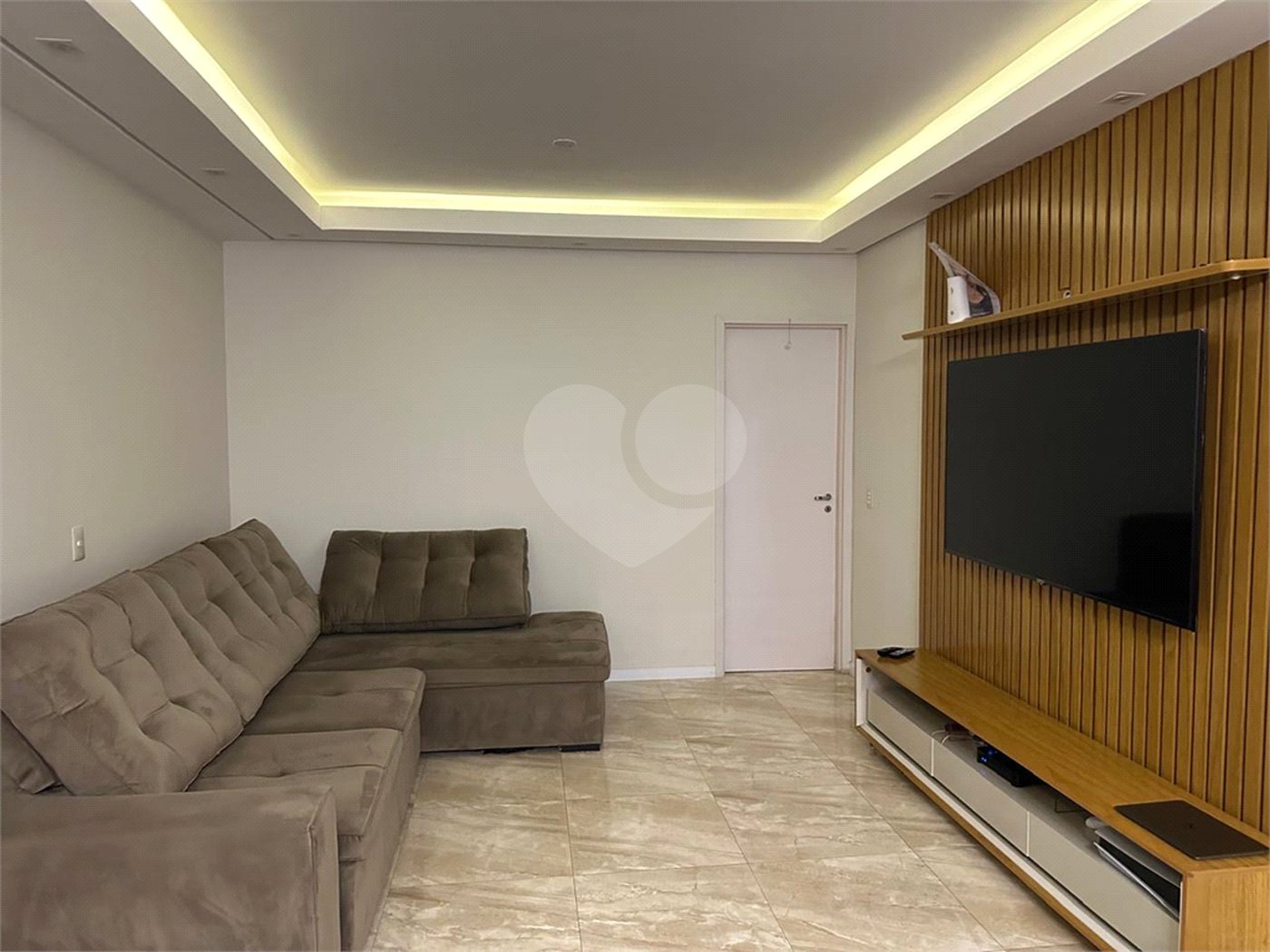 Apartamento à venda com 3 quartos, sendo 1 suíte,  em Vila Suissa, Mogi das Cruzes, SP