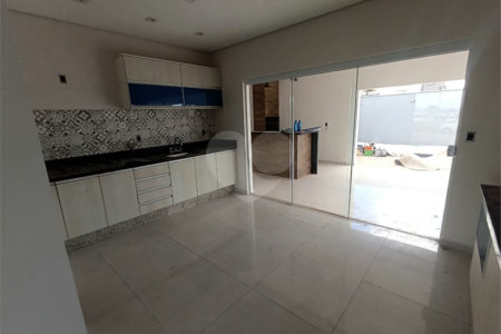 Casa à venda com 3 quartos, sendo 1 suíte, no condomínio Residencial Golden Ville, Itapetininga - SP