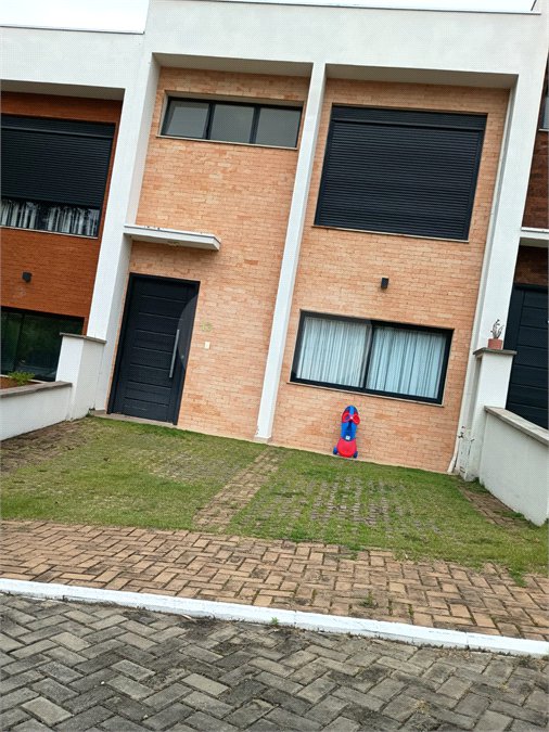 Casa à venda ou para alugar com 3 suítes no condomínio Quinta das Oliveiras, Valinhos - SP