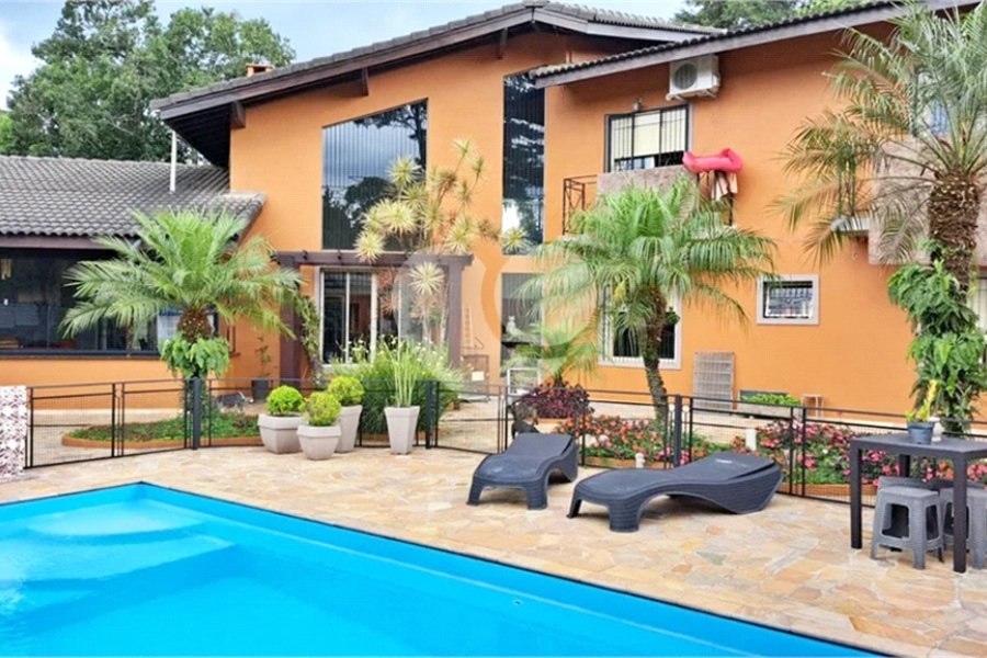 Casa à venda com 8 quartos, sendo 4 suítes, em Roseira, Mairiporã, SP