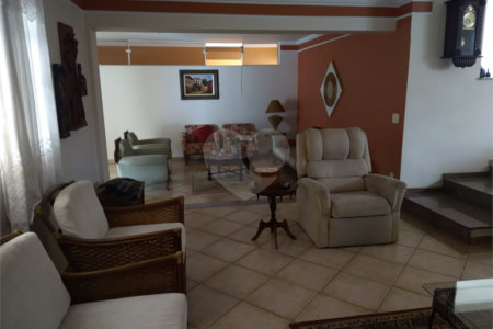 Casa à venda com 3 quartos, sendo 1 suíte, em Chácara São João, São Carlos, SP