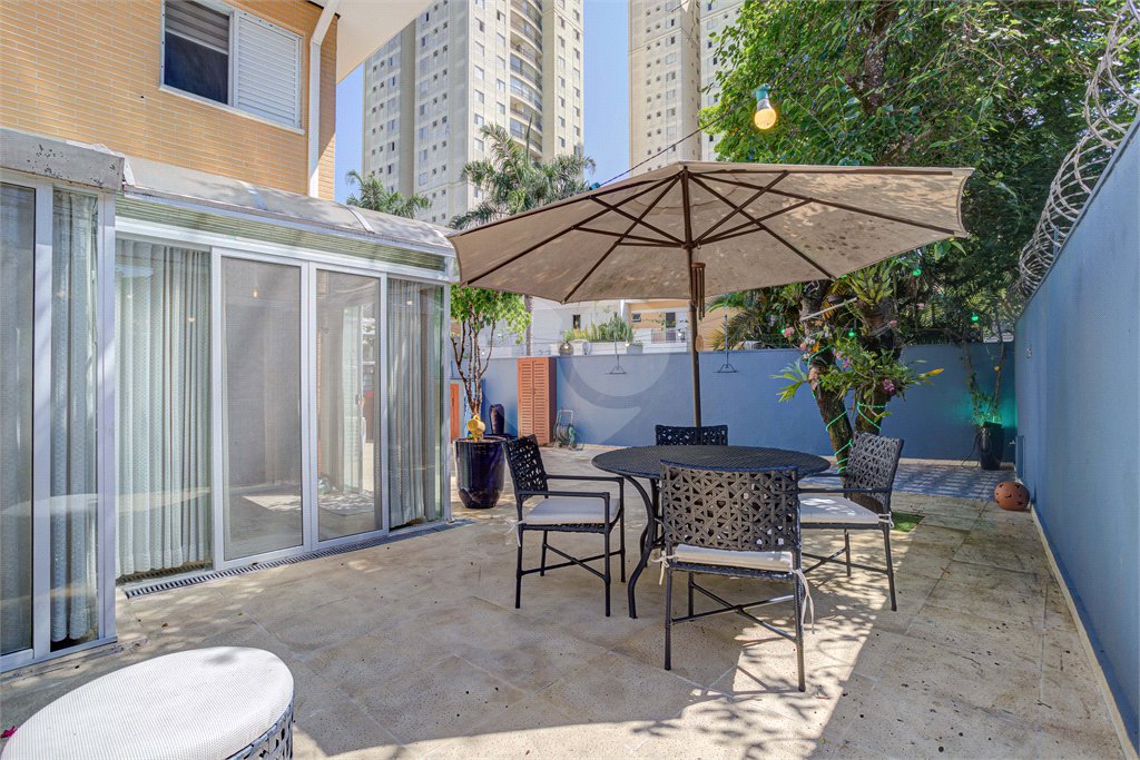 Casa à venda com 3 quartos, sendo 1 suíte, no condomínio Flora Park, São Paulo - SP