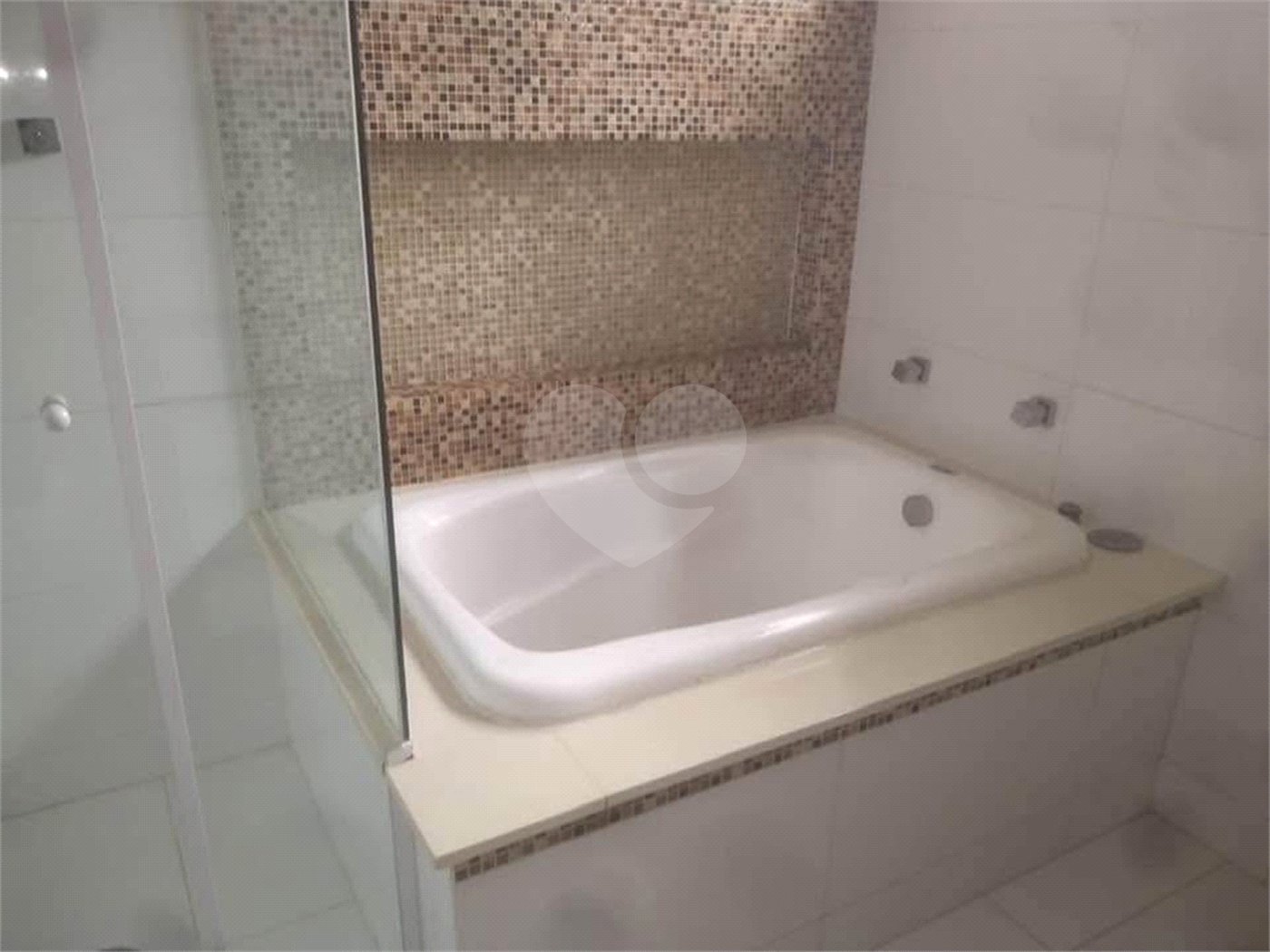 Casa à venda com 4 quartos, sendo 1 suíte,  em Vila Suissa, Mogi das Cruzes, SP