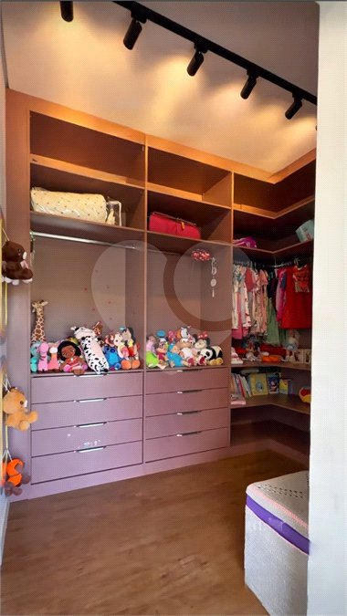 Casa à venda com 3 suítes no condomínio Figueira Garden, Atibaia - SP