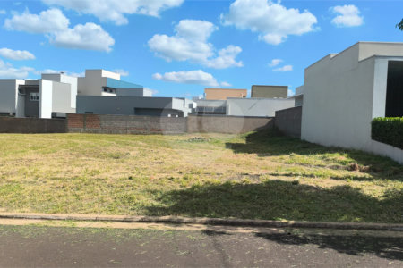 Terreno à venda em Residencial Village Damha III, Araraquara, SP