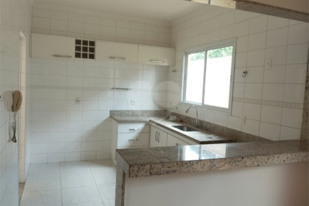 Casa à venda com 3 quartos, sendo 1 suíte,  no condomínio Vila Aracoara, Araraquara - SP