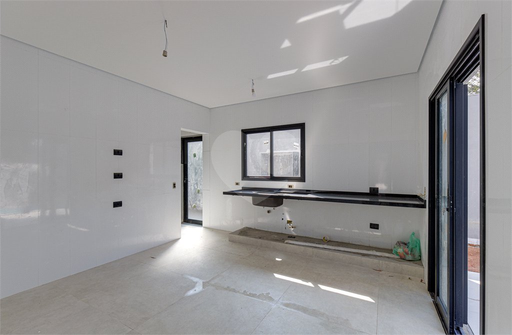 Casa à venda com 4 suítes no condomínio Reserva Robélia, São Paulo - SP