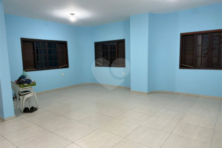 Casa à venda com 3 quartos, sendo 1 suíte, em Chácara Primavera, Suzano, SP