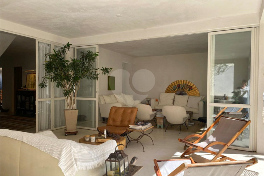 Casa à venda com 4 quartos, sendo 3 suítes, em Vila Madalena, São Paulo, SP