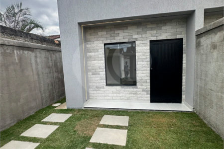 Casa à venda com 2 quartos, sendo 1 suíte, em Pedra de Guaratiba, Rio de Janeiro, RJ