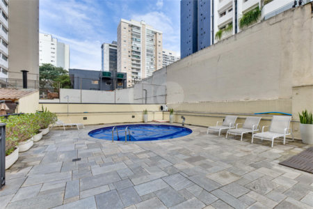 Apartamento à venda com 3 quartos, sendo 2 suítes, em Moema, São Paulo, SP