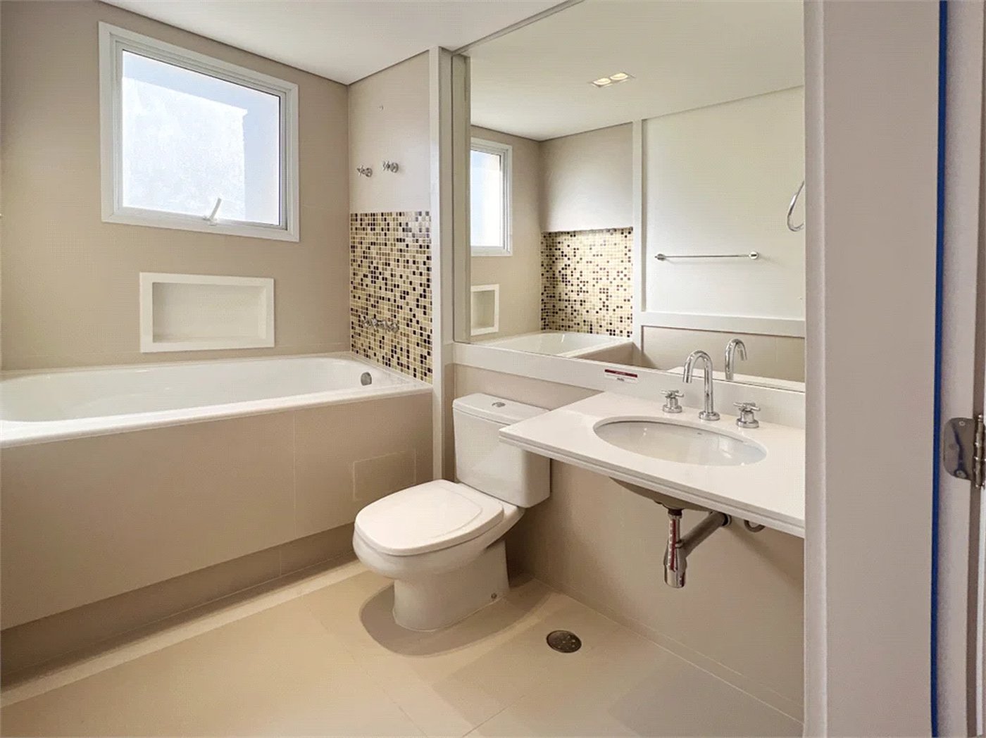 Apartamento à venda com 3 suítes em Vila Romana, São Paulo, SP