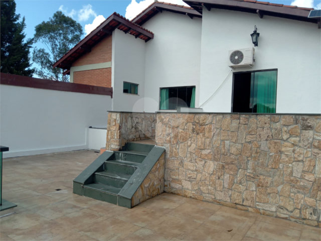 Sobrado à venda ou para alugar com 4 quartos, sendo 2 suítes,  em Serra da Cantareira, Mairiporã, SP