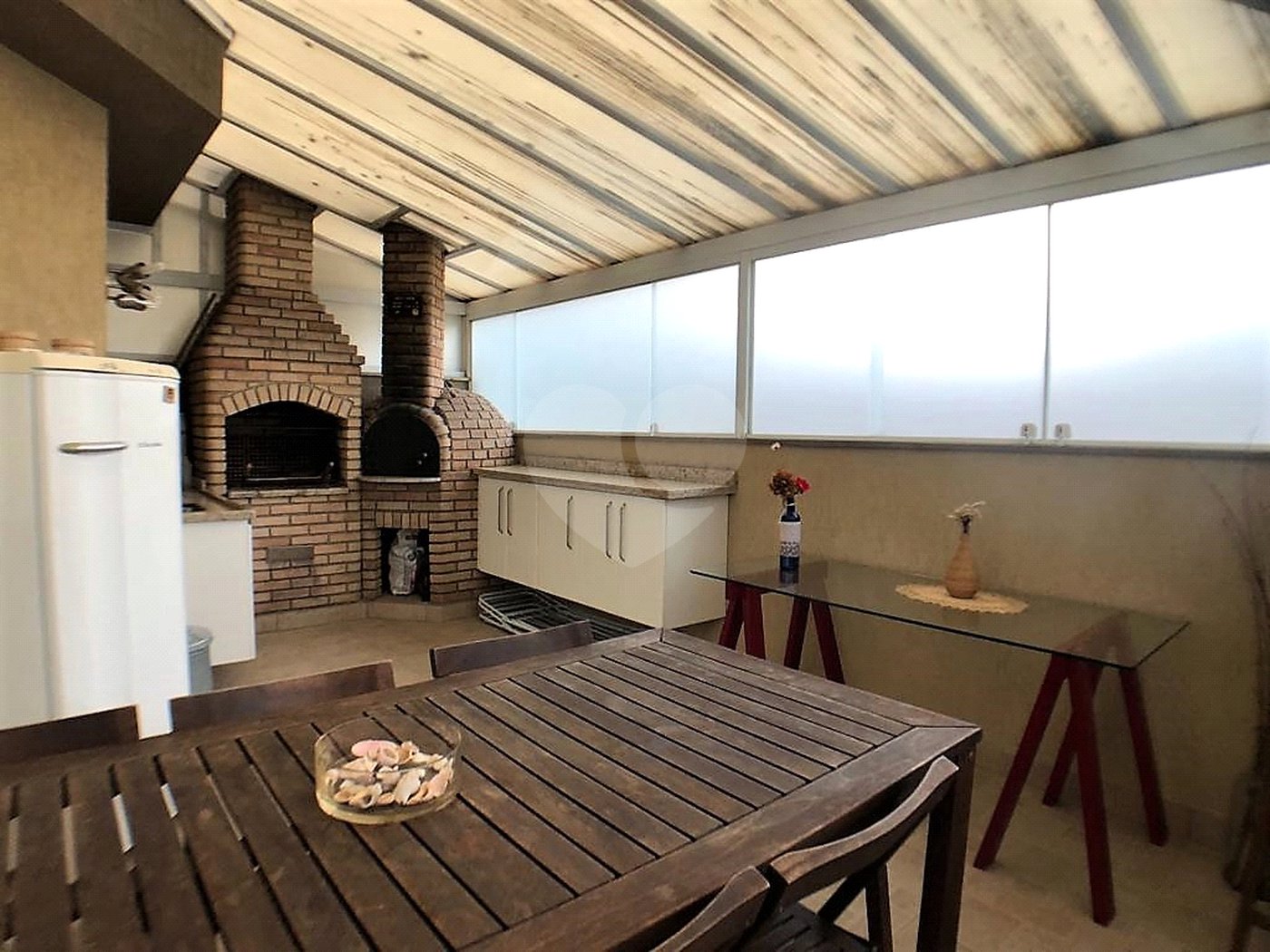 Casa à venda com 3 quartos, sendo 1 suíte, no condomínio Res Vista Verde, São Paulo - SP