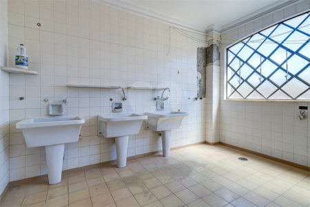 Casa à venda com 5 quartos, sendo 3 suítes, em Alto da Boa Vista, São Paulo, SP
