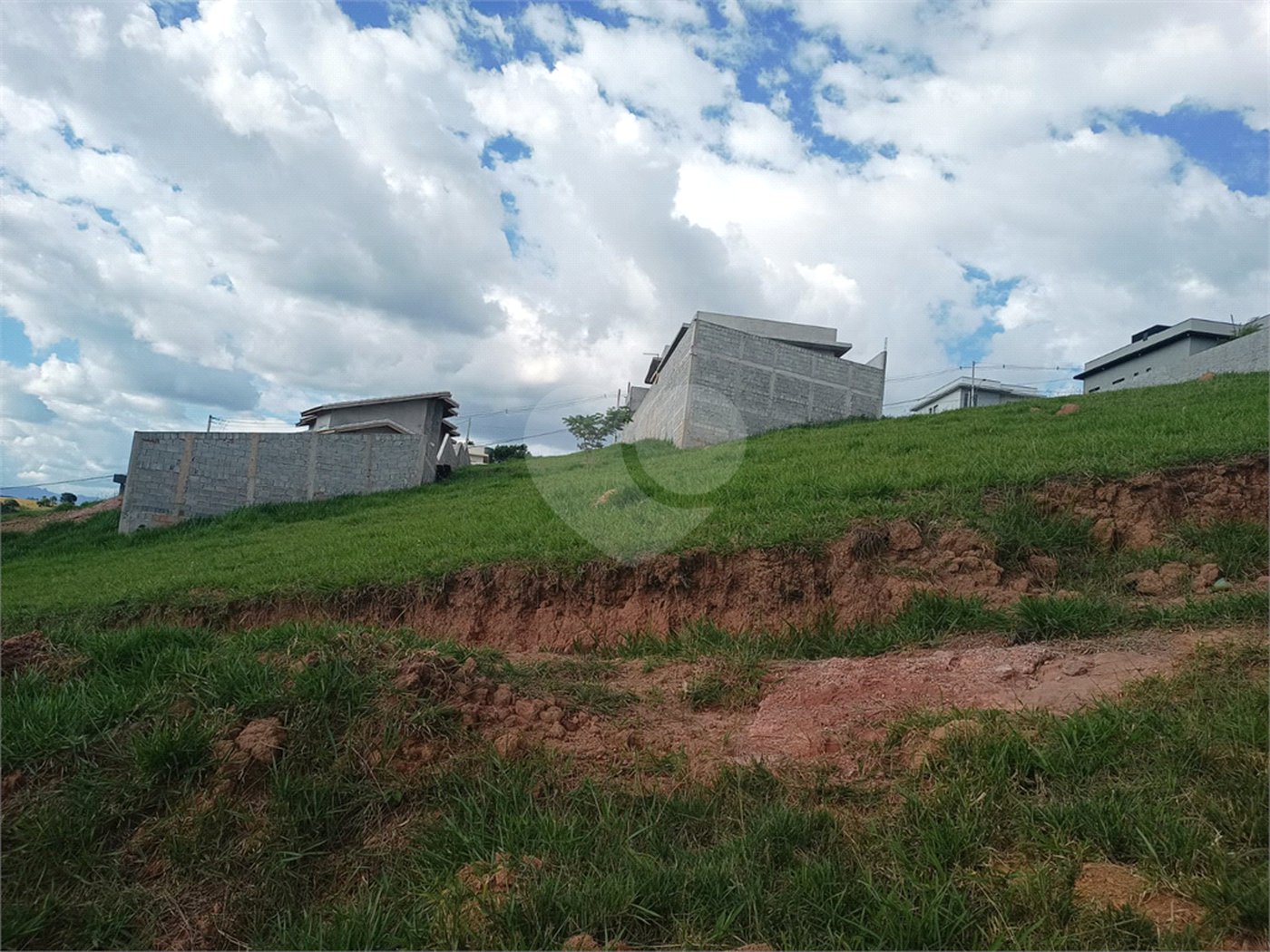 Terreno Exclusivo em Condomínio Fechado a 10 Minutos de Atibaia