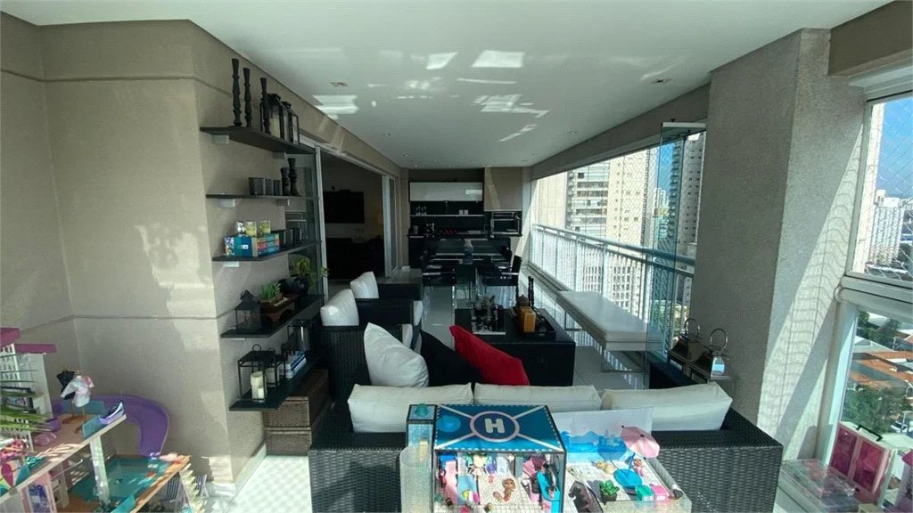 Apartamento à venda com 3 suítes em Vila Romana, São Paulo, SP