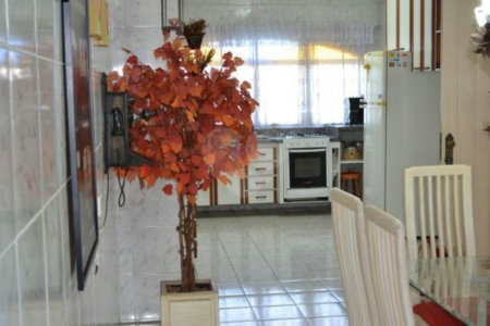 Casa à venda com 3 quartos, sendo 1 suíte, no condomínio Travessa Cacique Apoena,493, São Paulo - SP