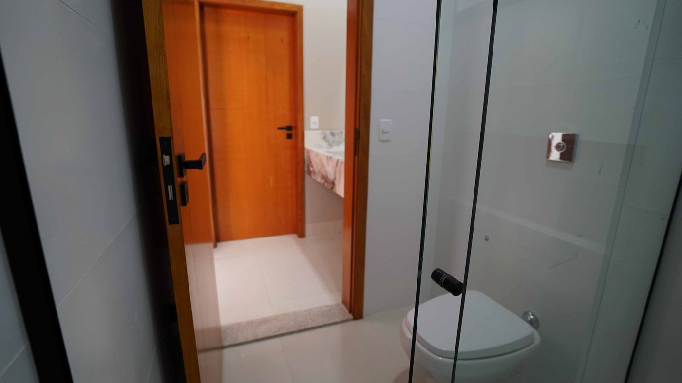 Casa à venda com 4 suítes no condomínio Gramado Park Residencial, Álvares Machado - SP